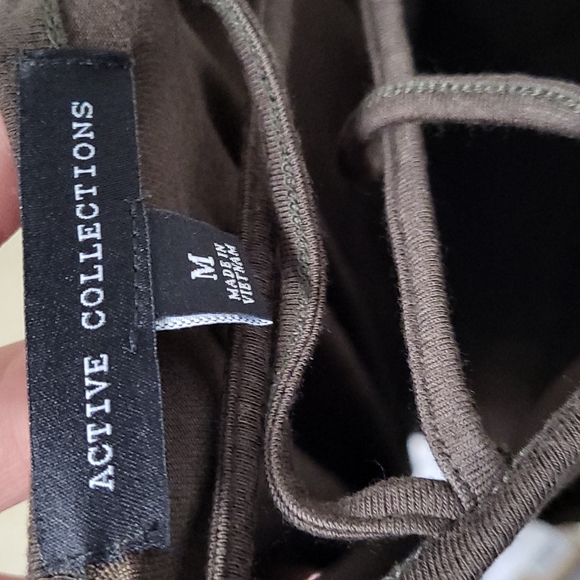 Army green blouse size medium - Picture 3 of 3